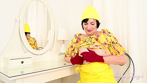 Judys – 63yo Hairy Mature Gilf Minia Fingers Her Hairy Pussy